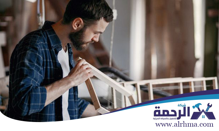 نجار في الشارقة